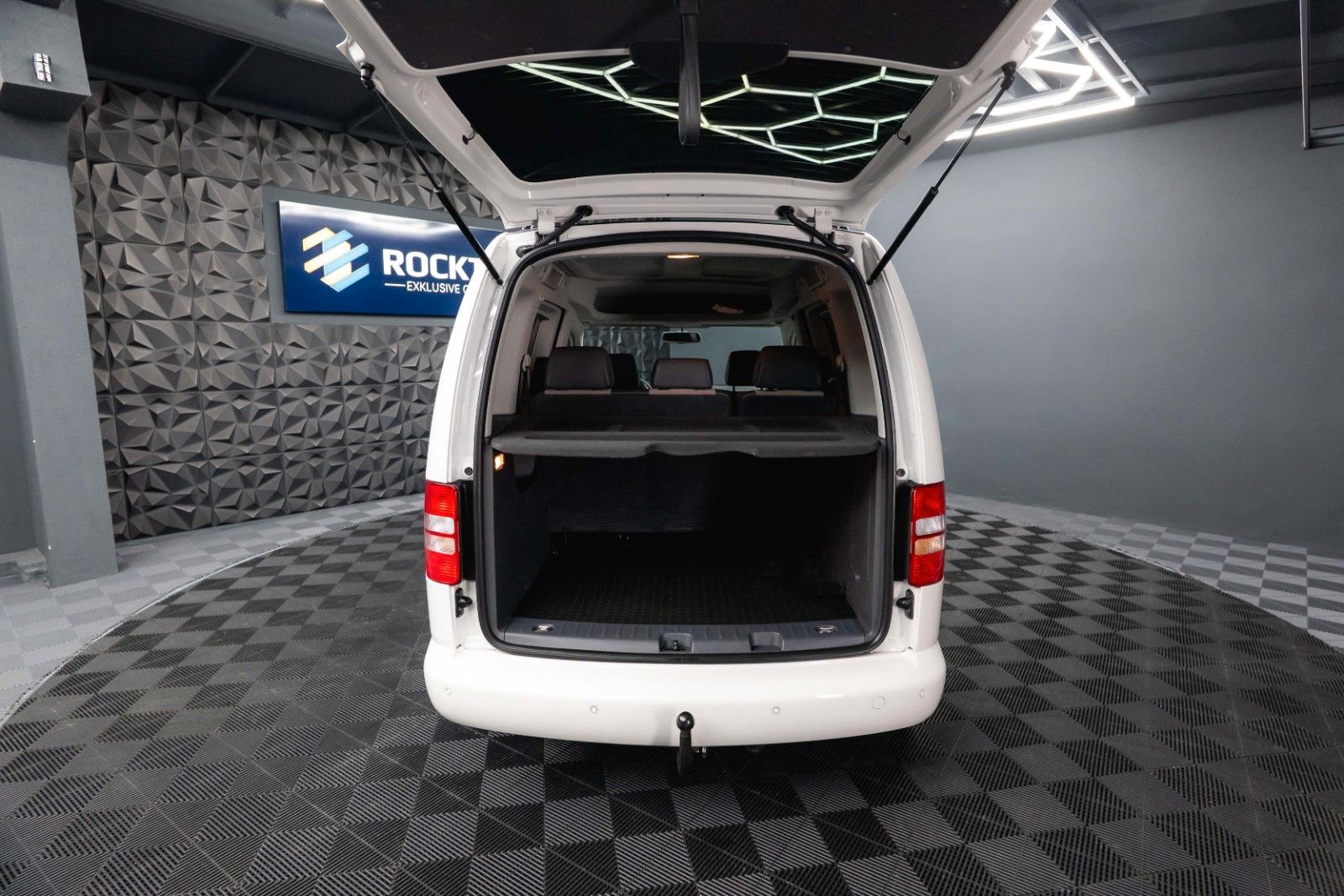 Fahrzeugabbildung Volkswagen Caddy 1.6 TDI DSG Edition 30 Sport | Alcantara