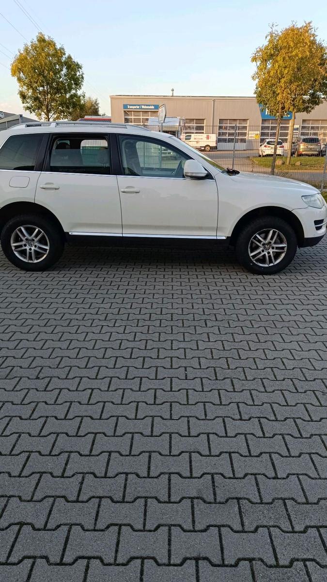 Volkswagen Touareg 2008 — rear view