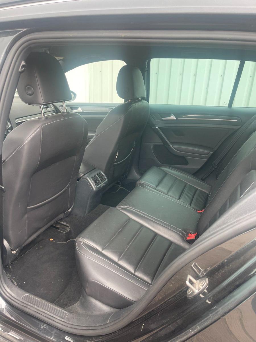 Volkswagen Golf 2015 — rear view