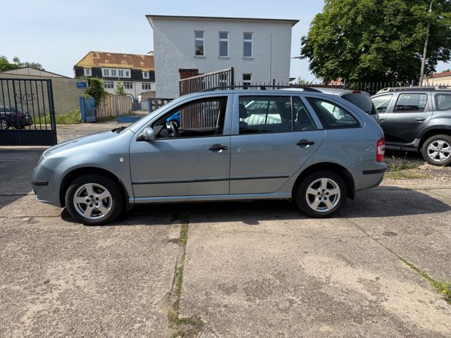 Fabia Combi 1.4, Scheckheft, 1. HAND, TÜV NEU Bild 3