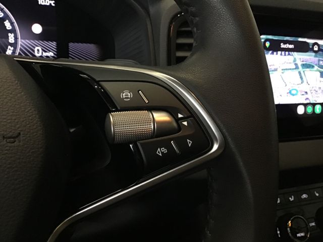 Fahrzeugabbildung Skoda Karoq Selection 1.5 TSI/DSG/ACC/SHZ/SmartLink