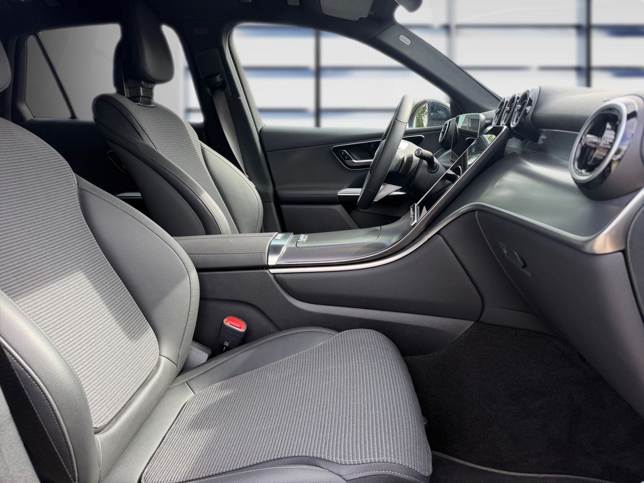 Fahrzeugabbildung Mercedes-Benz GLC 200 4M AVANTGARDE+AHK+AMBIENTE+LED+KAM+CARPL