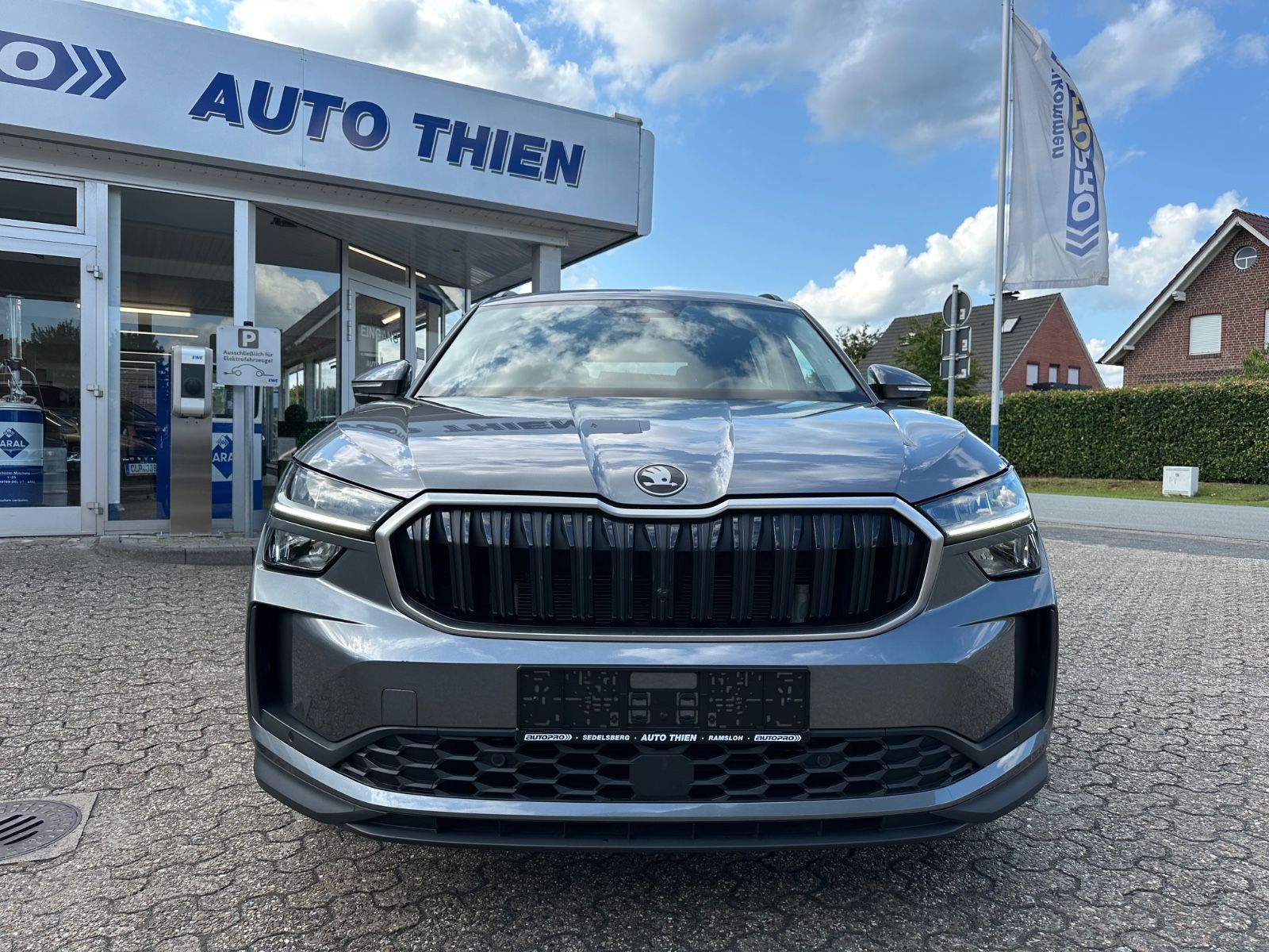 Fahrzeugabbildung SKODA Kodiaq 2.0 TDI 4x4 Selection DSG Pano/AHK/Navi