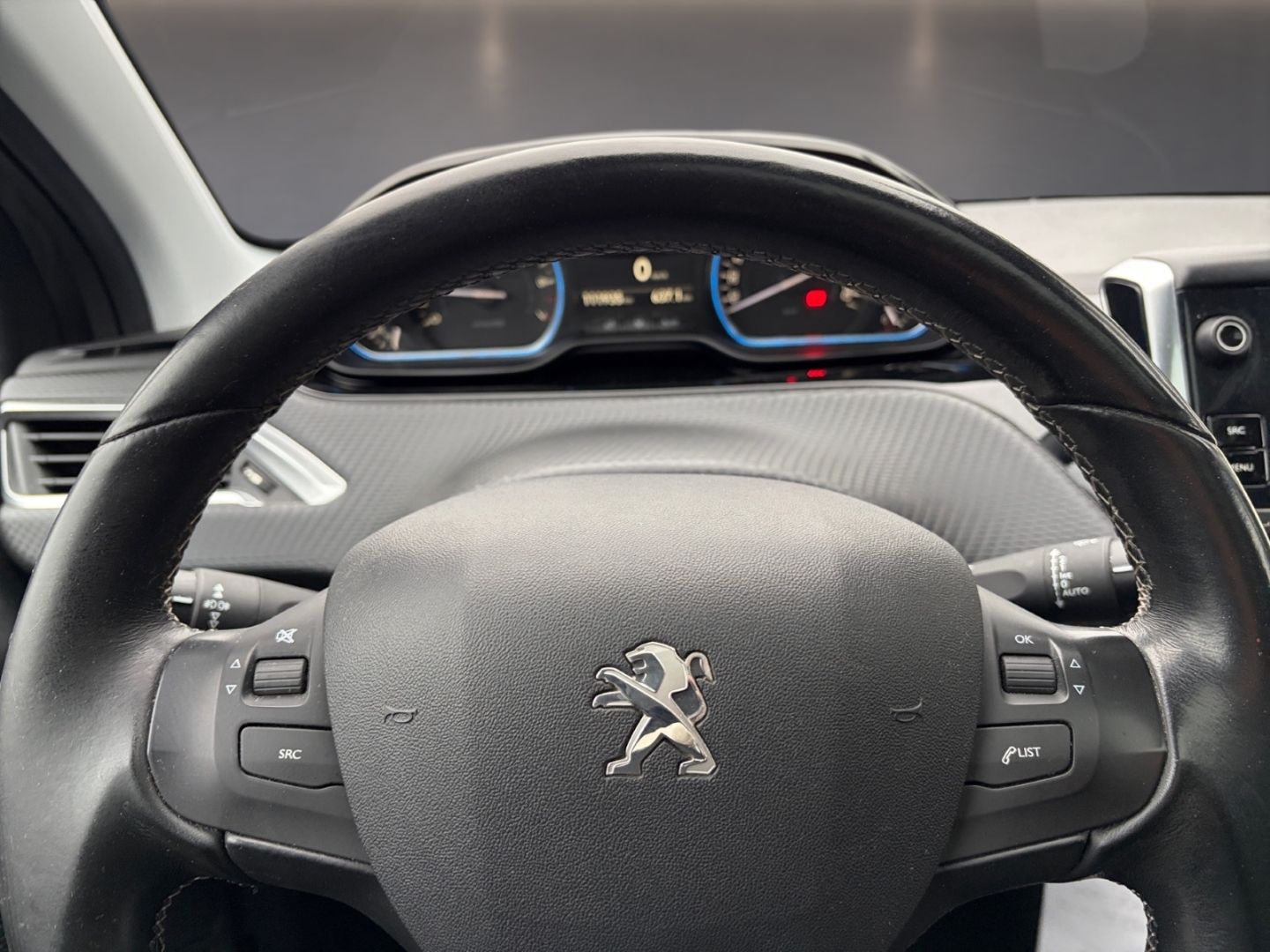 Fahrzeugabbildung Peugeot 2008 Allure , Leder,SitzheizungPanoDach,Kamera