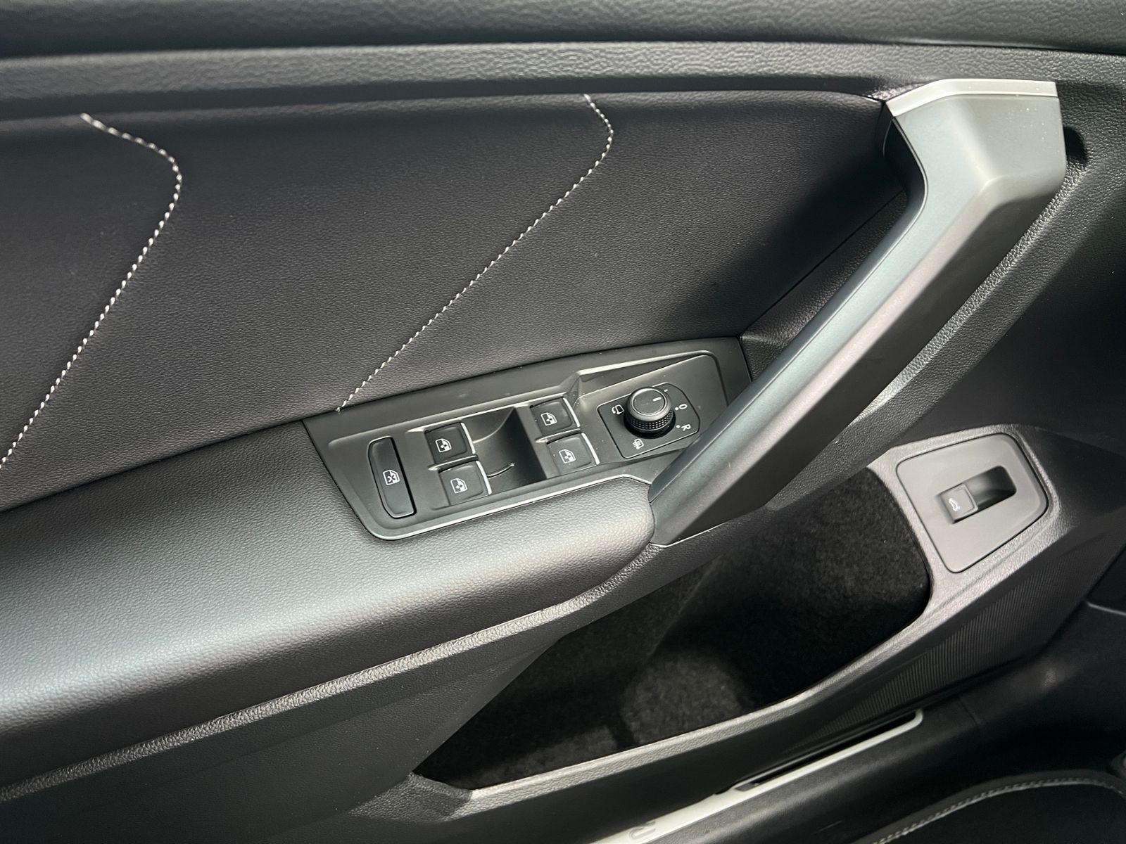 Fahrzeugabbildung Volkswagen Tiguan Allspace R-Line 2.0 TDI DSG 4MOTION *AHK,