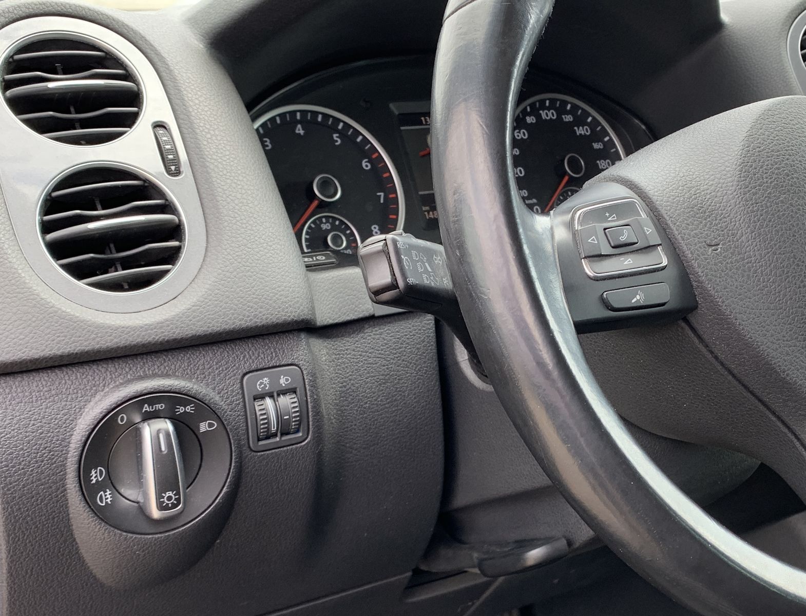 Fahrzeugabbildung Volkswagen Tiguan 1.4 TSI*Sport*AHK*STHZ*Tempomat*SHZ*