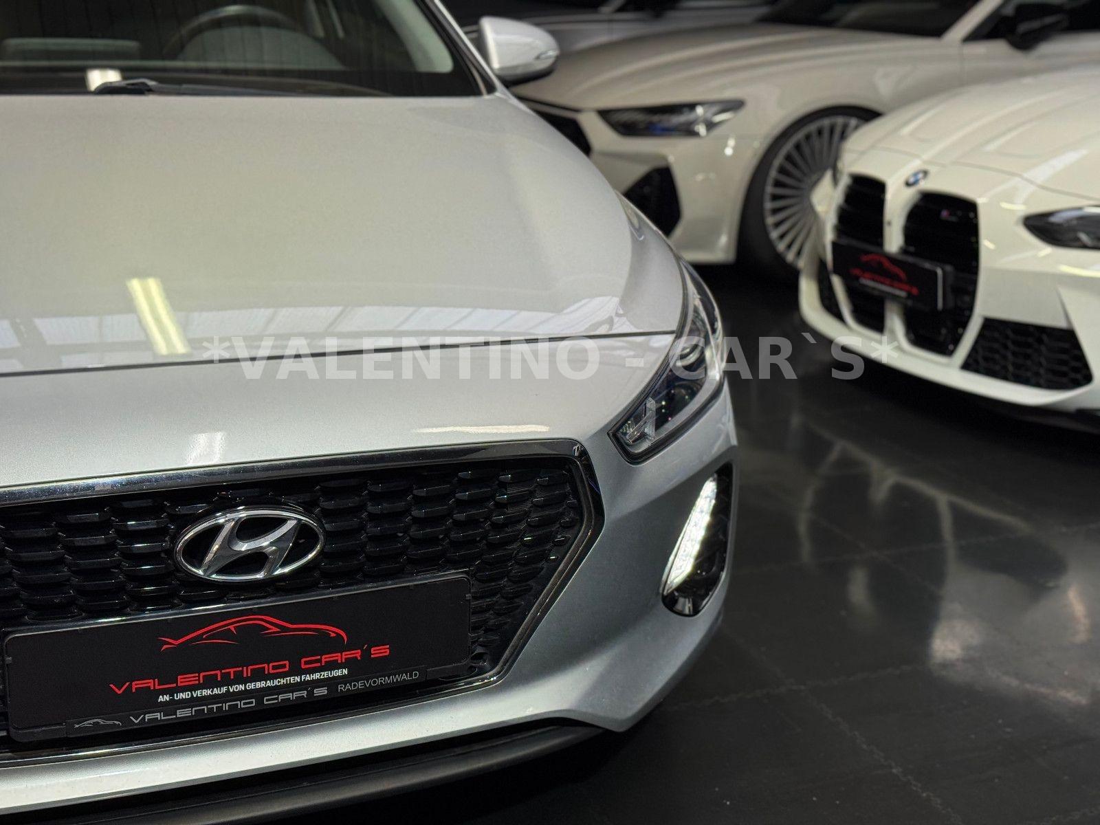 Hyundai i30 cw Family + Nav/Kamera/Temp/Shz/Lhz/Pano/Led