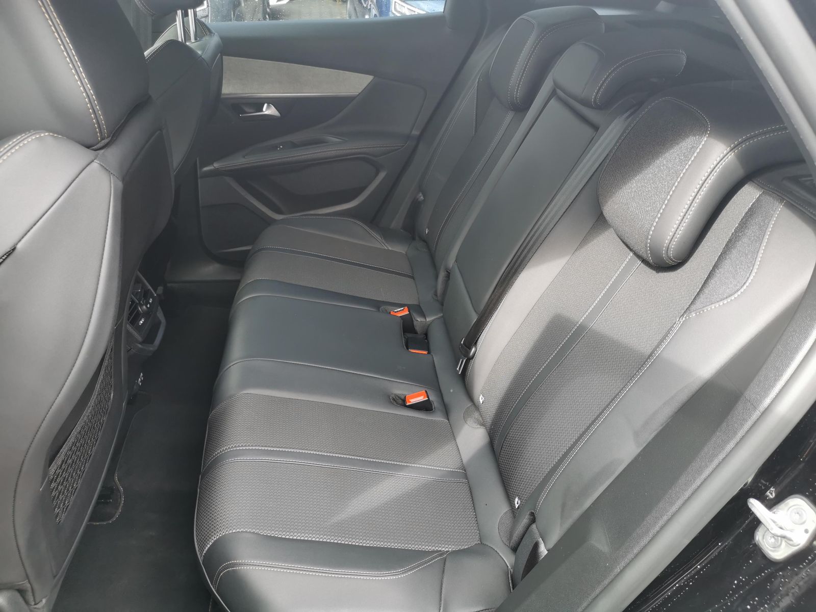 Fahrzeugabbildung Peugeot 3008 1.2 PureTech 130, GT