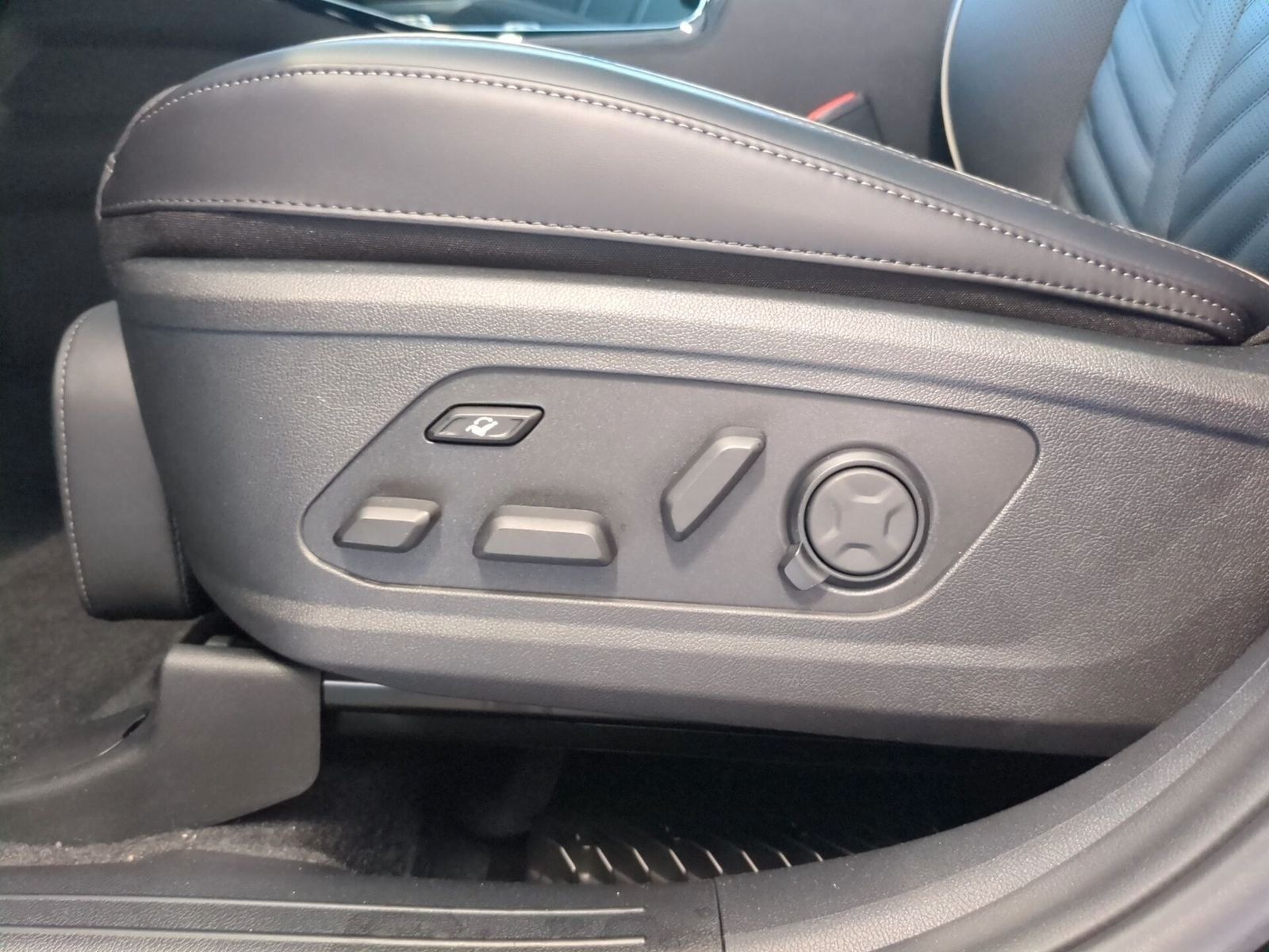Fahrzeugabbildung Kia SORENTO 2.2D AWD DCT8 PLAT NAPPA PREM GD