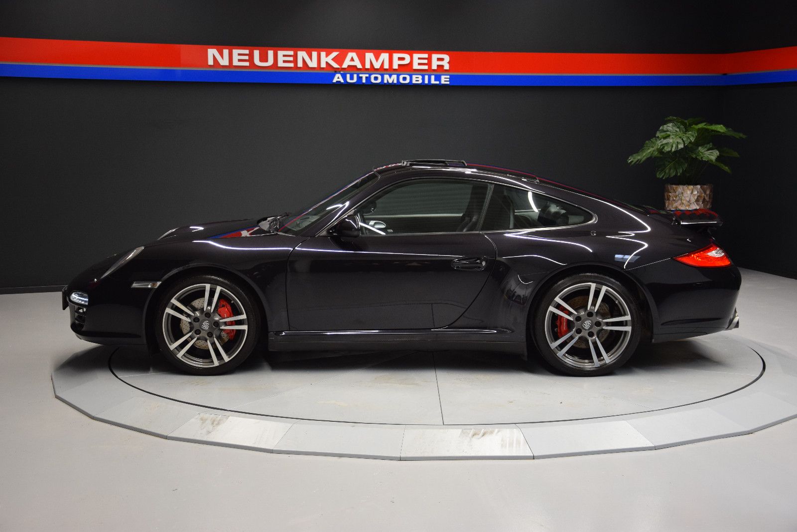 Fahrzeugabbildung Porsche 911 Carrera 4 S Coupe Leder Navi PDC SSD 19 ``