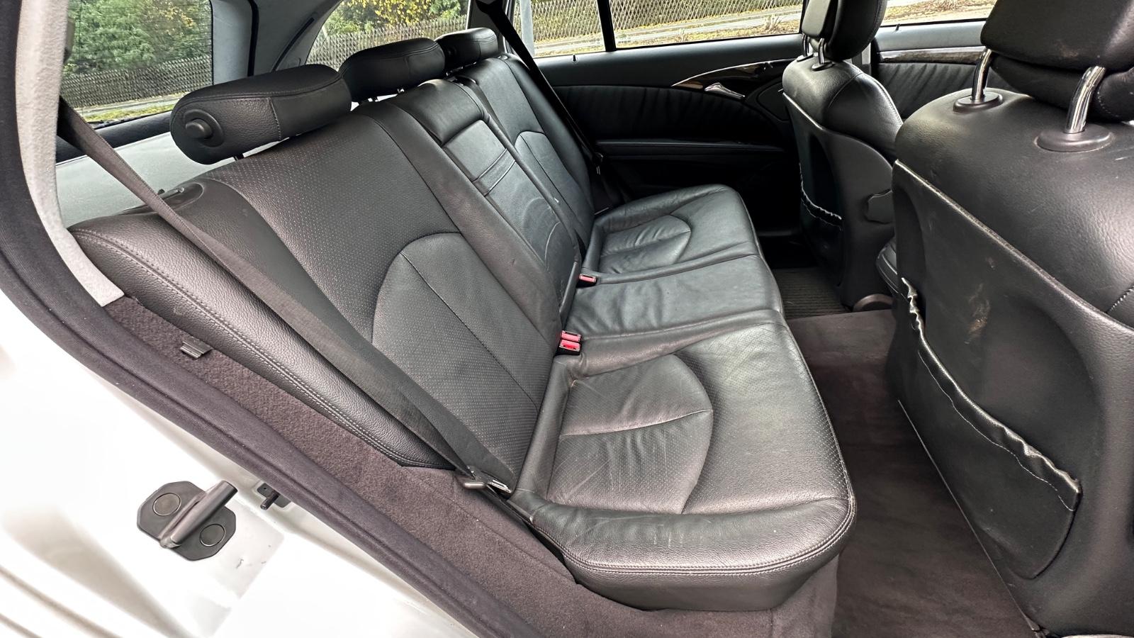 Mercedes-Benz E240 2005 — photo 17