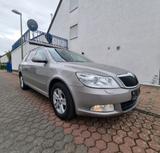 Skoda Octavia* Xenon*Automatik*Top*Reifen Neu* - Skoda Octavia aus 2011: Kombi
