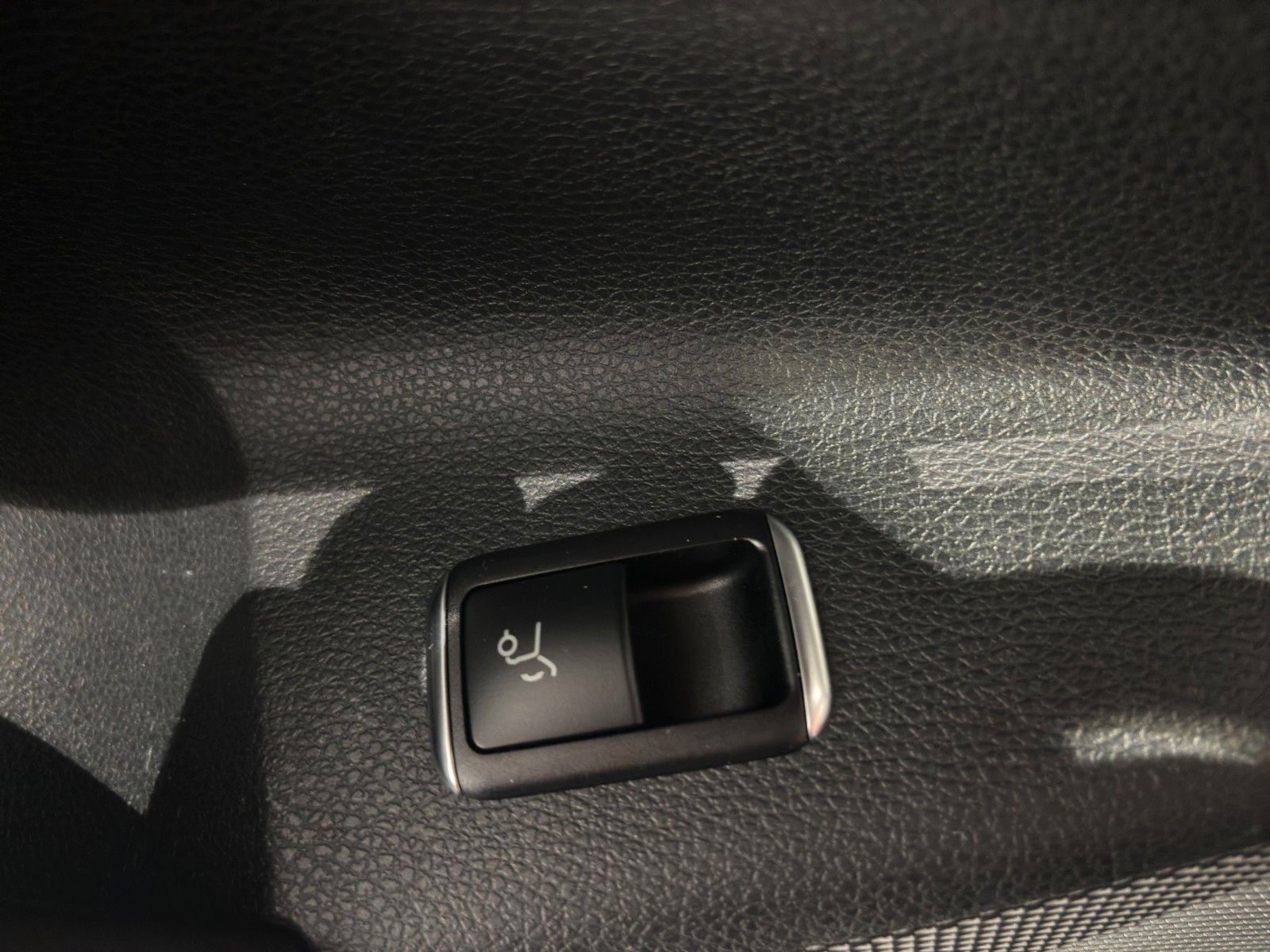 Mercedes-Benz CLA220d 4M SB 2.HD DSG ACC LED PANO NAV PARK SHZ foto 22