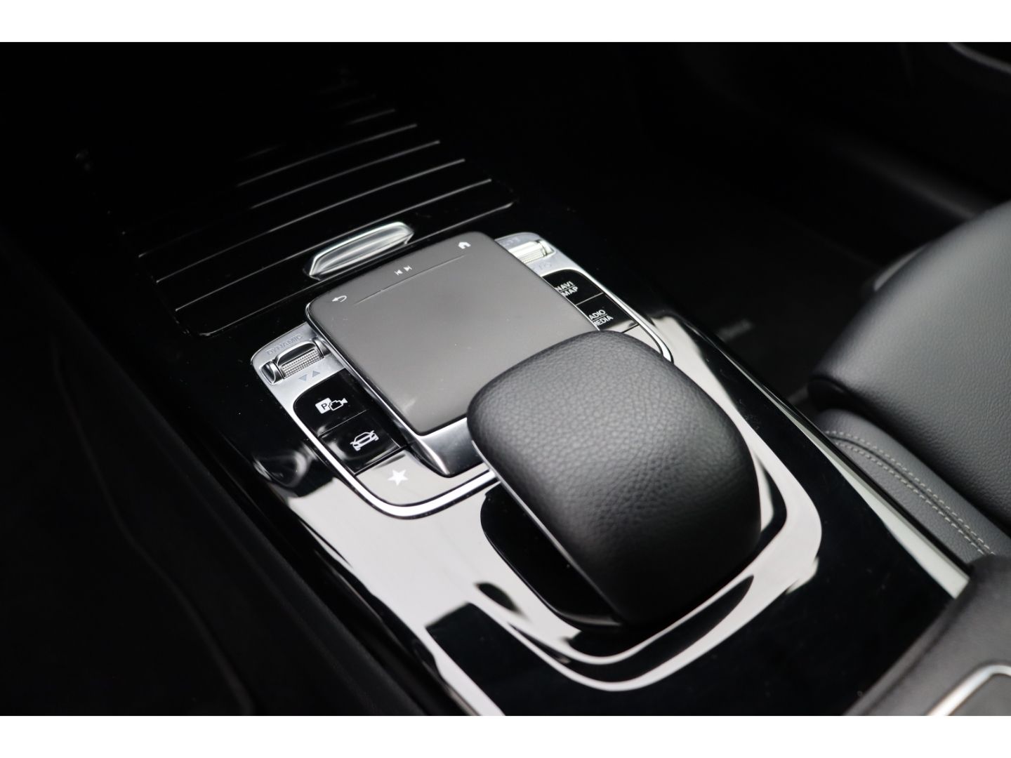 Fahrzeugabbildung Mercedes-Benz A 200 LED SHZ Kamera Navigation Digitales Cockpi