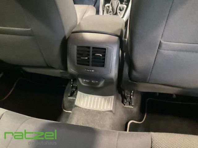 Fahrzeugabbildung Volkswagen T-Roc 1.5 TSI DSG Life LED ACC App Connect Digit
