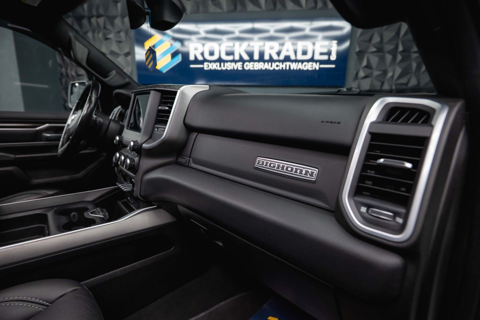 Fahrzeugabbildung Dodge RAM 5.7 V8 HEMI 4x4 OFFROAD Night-Paket *PANO*