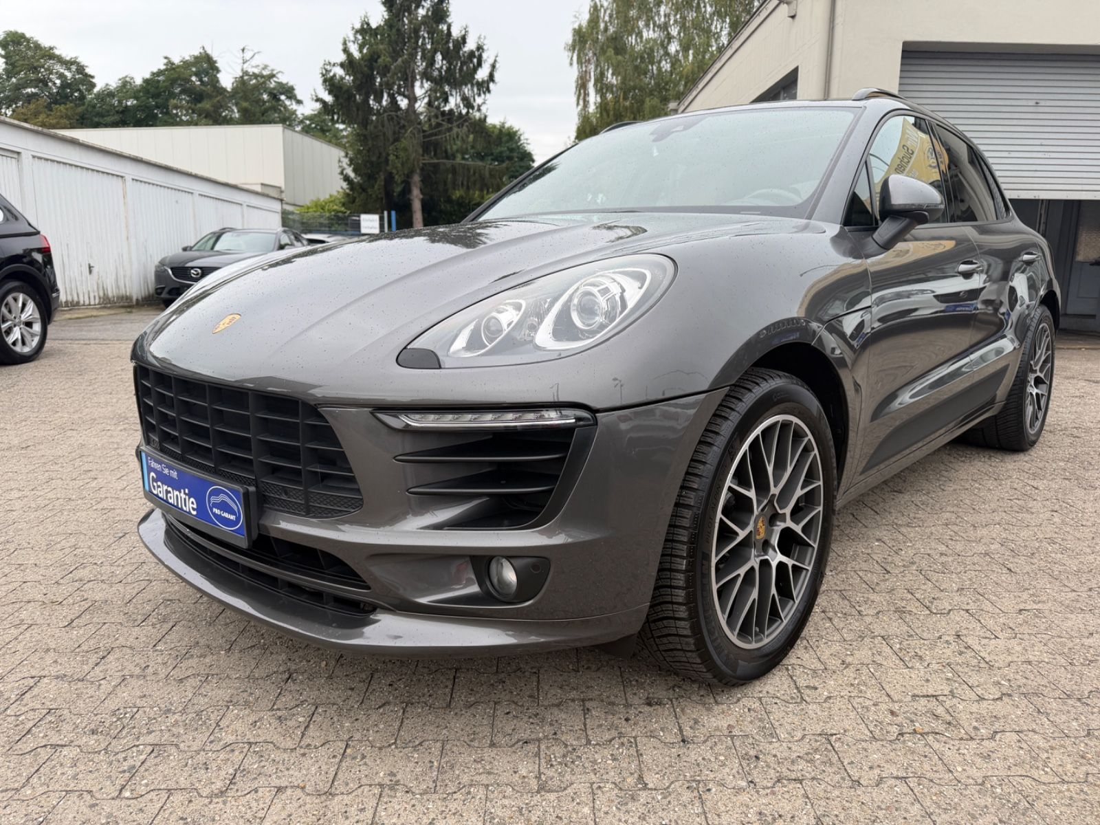 Porsche Macan - 1