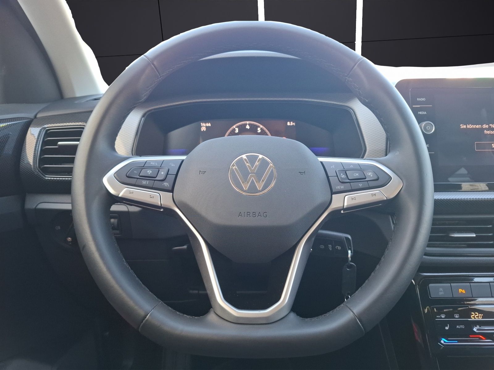 Fahrzeugabbildung Volkswagen T-Cross TSI Life LED CarPlay AID ACC PDC SH LM