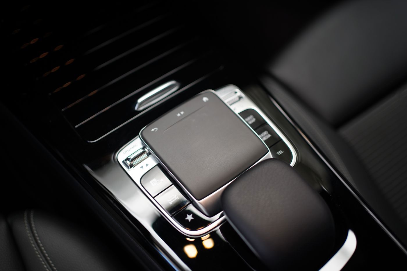 Fahrzeugabbildung Mercedes-Benz A 180 Automat Spurhalte-&Parkassist+Navi+AHK+LED