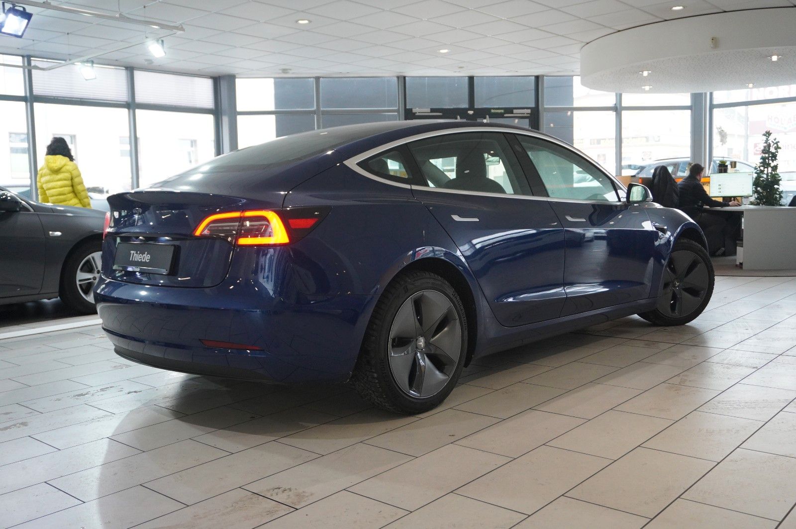 Fahrzeugabbildung Tesla Model 3 Standard Range Plus NAVI/KAMERA/SH/PANO