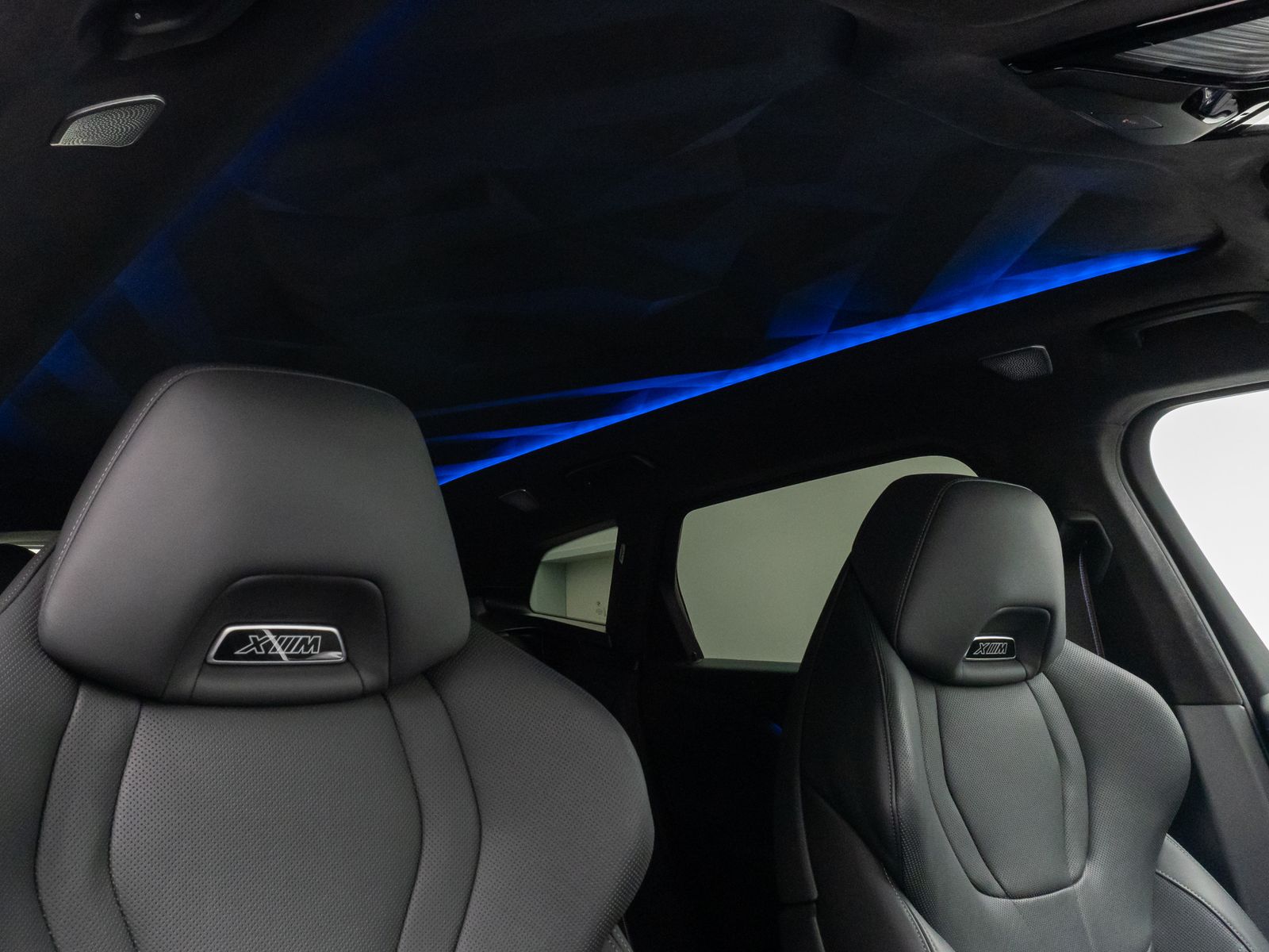 Fahrzeugabbildung BMW XM 360° HUD DAB B&W Massage SoftCl AHK 22" Voll
