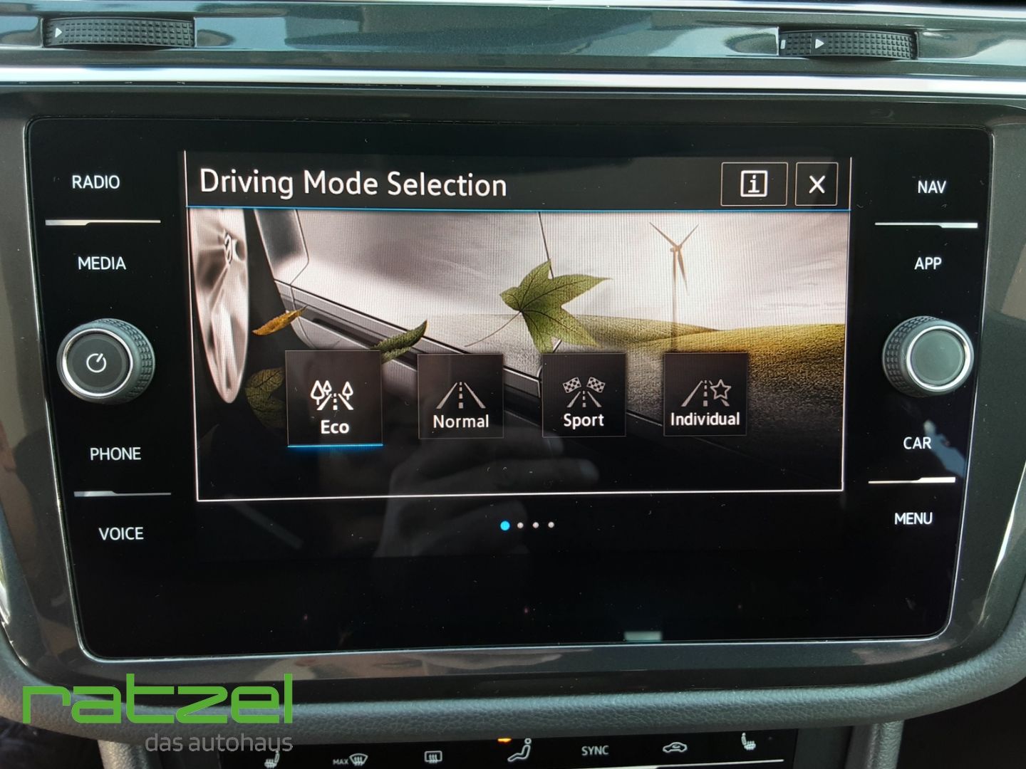 Fahrzeugabbildung Volkswagen Tiguan 4Motion Elegance 2.0 TDI 7-Gang-DSG