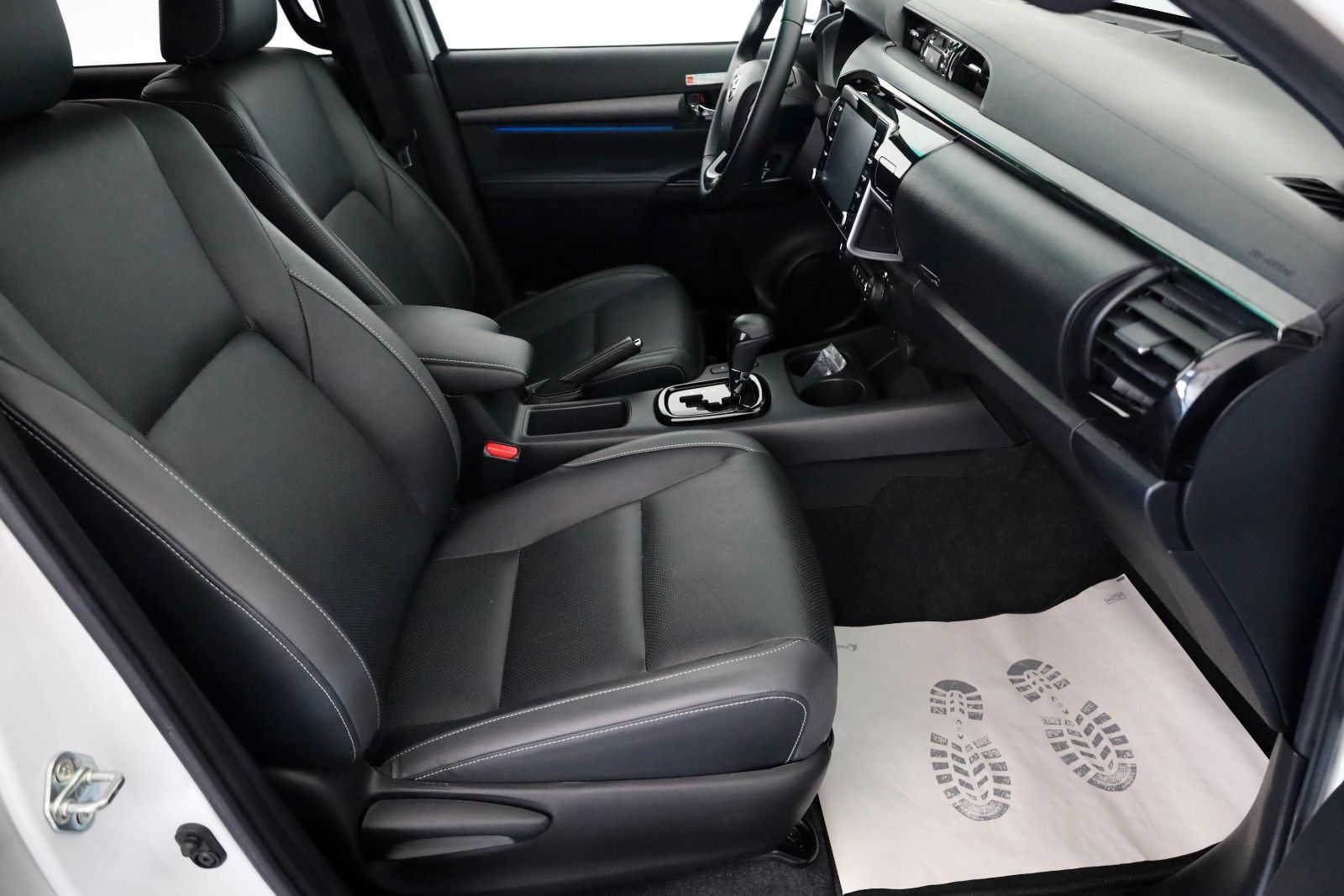 Fahrzeugabbildung Toyota Hilux 2.8 D-4D Invincible, CarPlay, HardTop, AHK