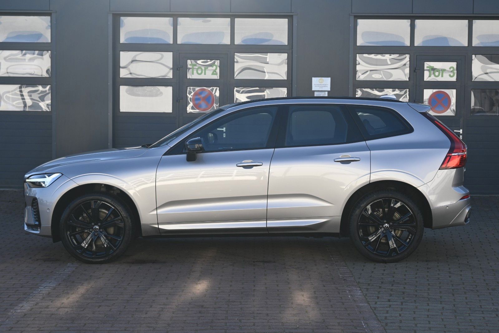 Fahrzeugabbildung Volvo XC60 B4 AWD Plus Dark*LED*PANO*STHZ*H&K*360°*AHK