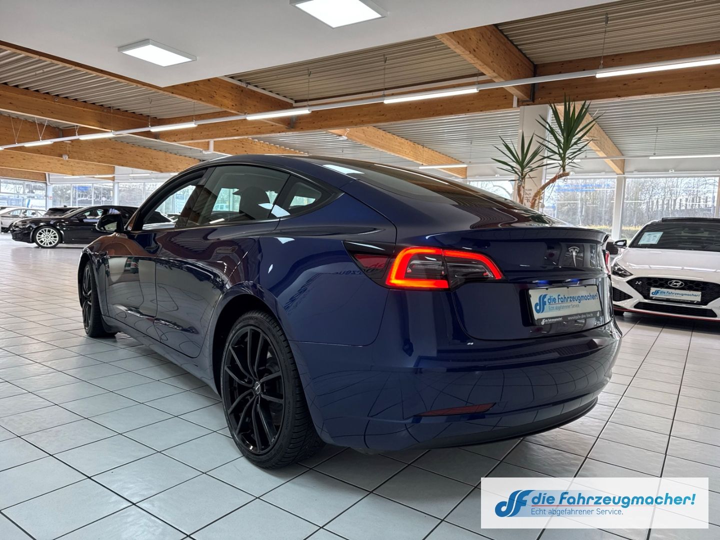 Fahrzeugabbildung Tesla Model 3 Basis RWD Leder Soundsystem ACC El. Heck
