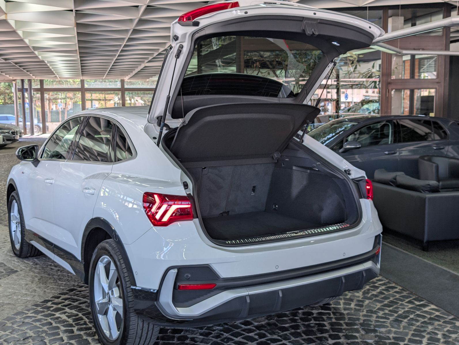 Fahrzeugabbildung Audi Q3 Sportback 40 TDI 3x S line LEDER ACC AHK 360°