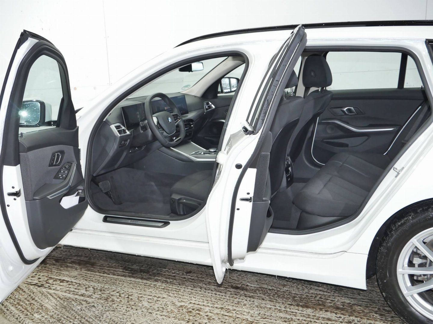 Fahrzeugabbildung BMW 318i Anhaengerkuppling, Park Assistant, Sport-Le