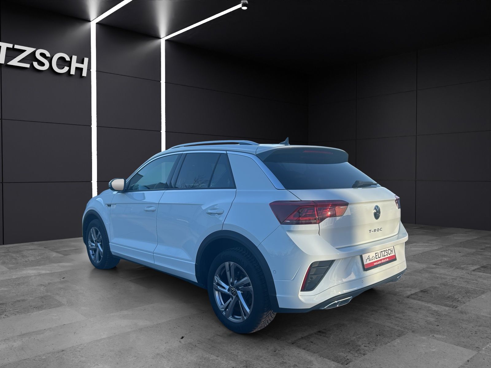 Fahrzeugabbildung Volkswagen T-Roc R-Line TSI IQ.Light ACC SH RearView AppCon