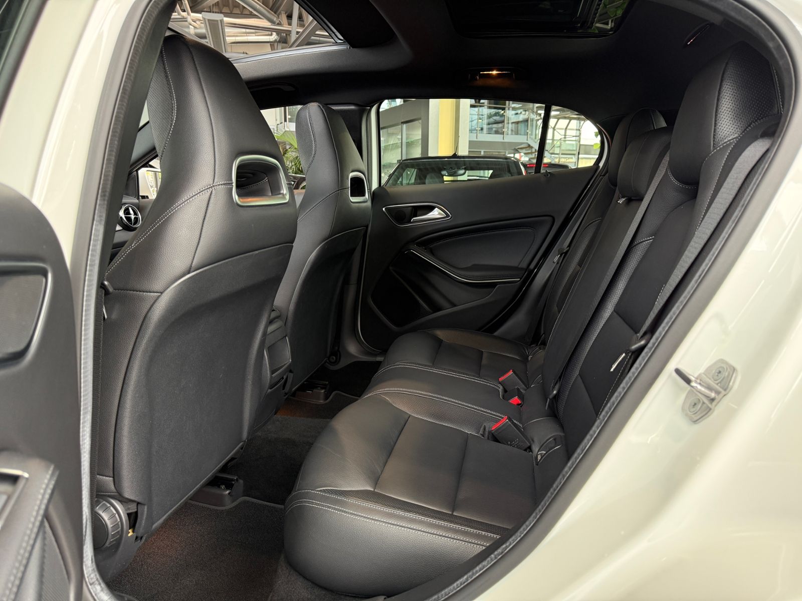 Fahrzeugabbildung Mercedes-Benz GLA 250 4Matic AMG Line AHK PANO 360°
