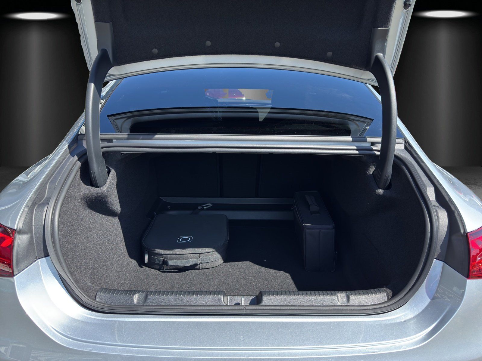 Fahrzeugabbildung Mercedes-Benz EQE350 AMG Prem+ AIRMATIC Massage HAL10° 22kw TV