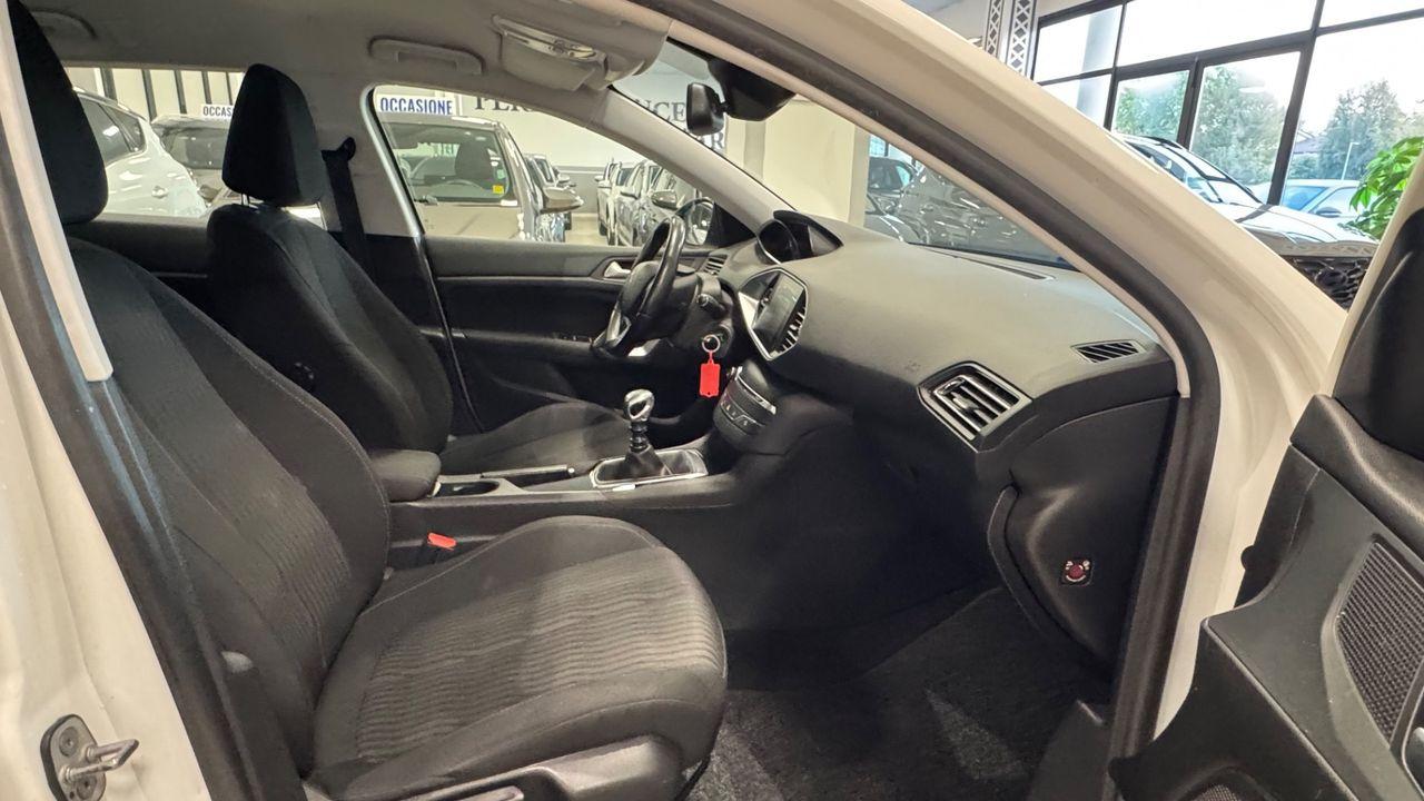 Peugeot 308 2015 — photo 10
