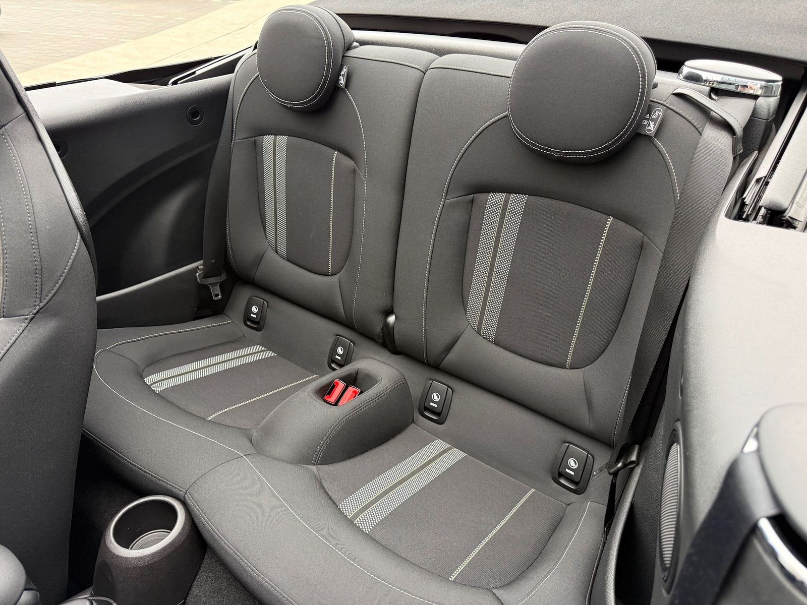 Fahrzeugabbildung MINI John Cooper Works Cabrio NAVI|KAMERA|ESS.-TRIM
