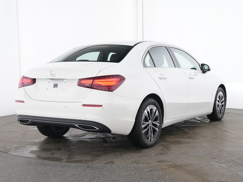 Fahrzeugabbildung Mercedes-Benz A 180 Progressive*LED*Kamera*CarPlay*Spurhalte*