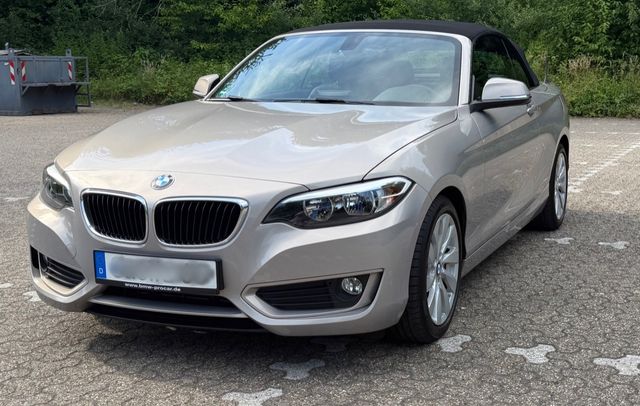 BMW 220i Cabrio Advantage 