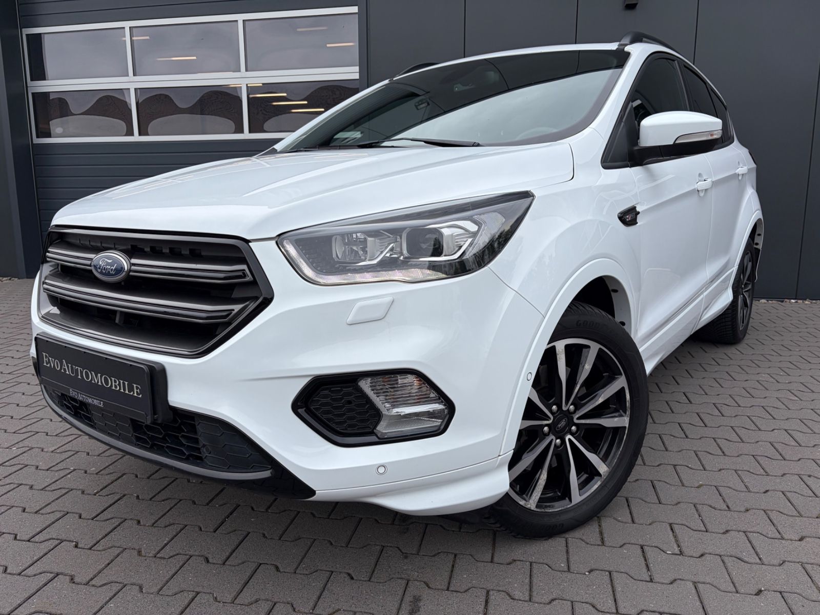 Ford Kuga ST-Line Allrad Automatik Navi Kamera AHK