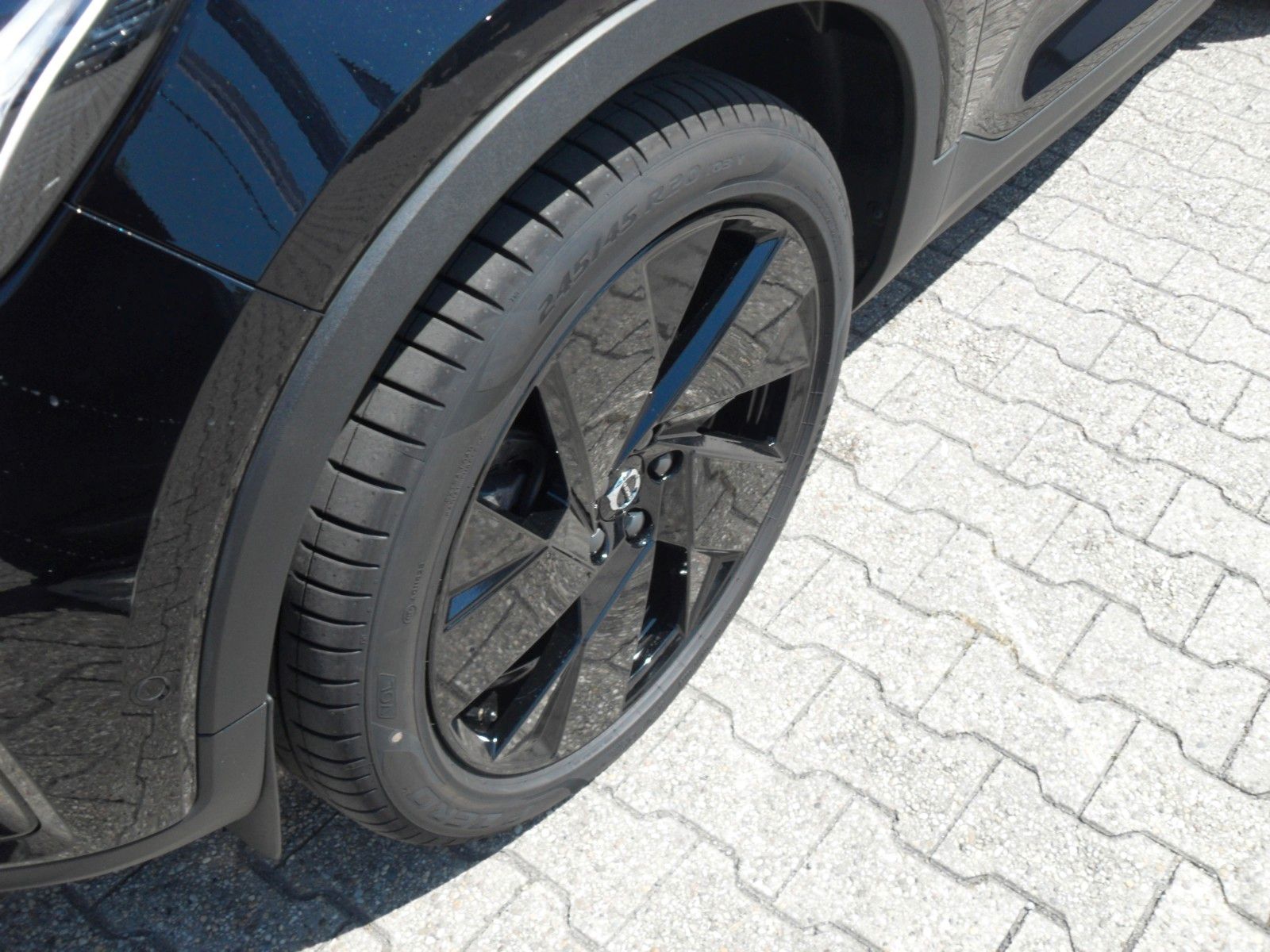 Fahrzeugabbildung Volvo XC 40 Plus Black Edition | PD | LED | ACC
