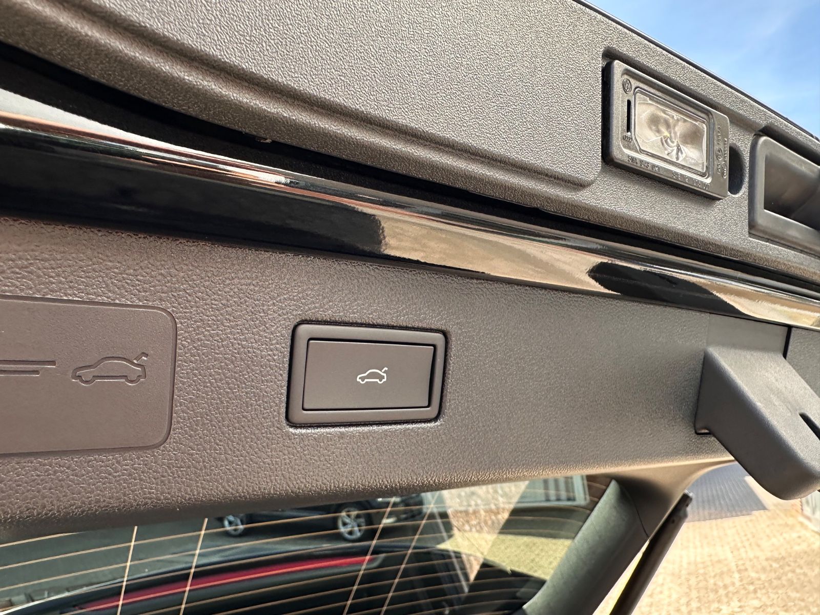 Fahrzeugabbildung Volkswagen T-Roc R Line 1.5 eTSI DSG APP/ACC/AHK/LED/eHeck