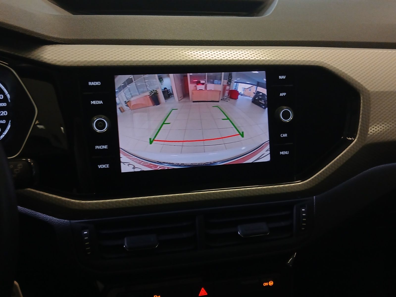 Fahrzeugabbildung Volkswagen T-Cross TSI Move RFK AHK App-Co. SHZ ACC Climatr