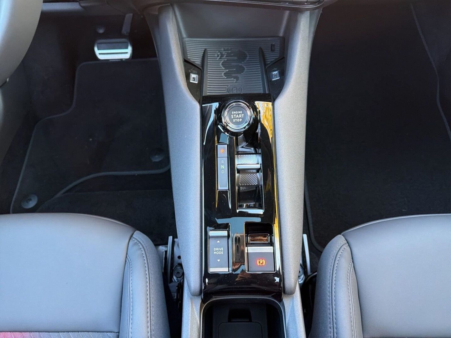 Fahrzeugabbildung Alfa Romeo Junior Ibrida 1.2 VGT 48V-Hybrid 107 kW Ti