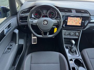 Bild 7 VW Touran SOUND 1.6 TDI DSG 7-Sitzer LED-SW RearVie