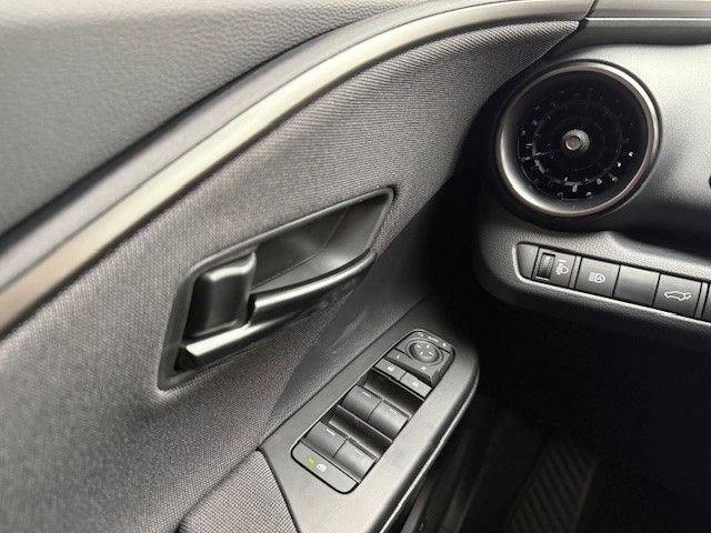 Fahrzeugabbildung Toyota C-HR Teamplayer 2.0l Hybrid 197PS Kamera/LED!