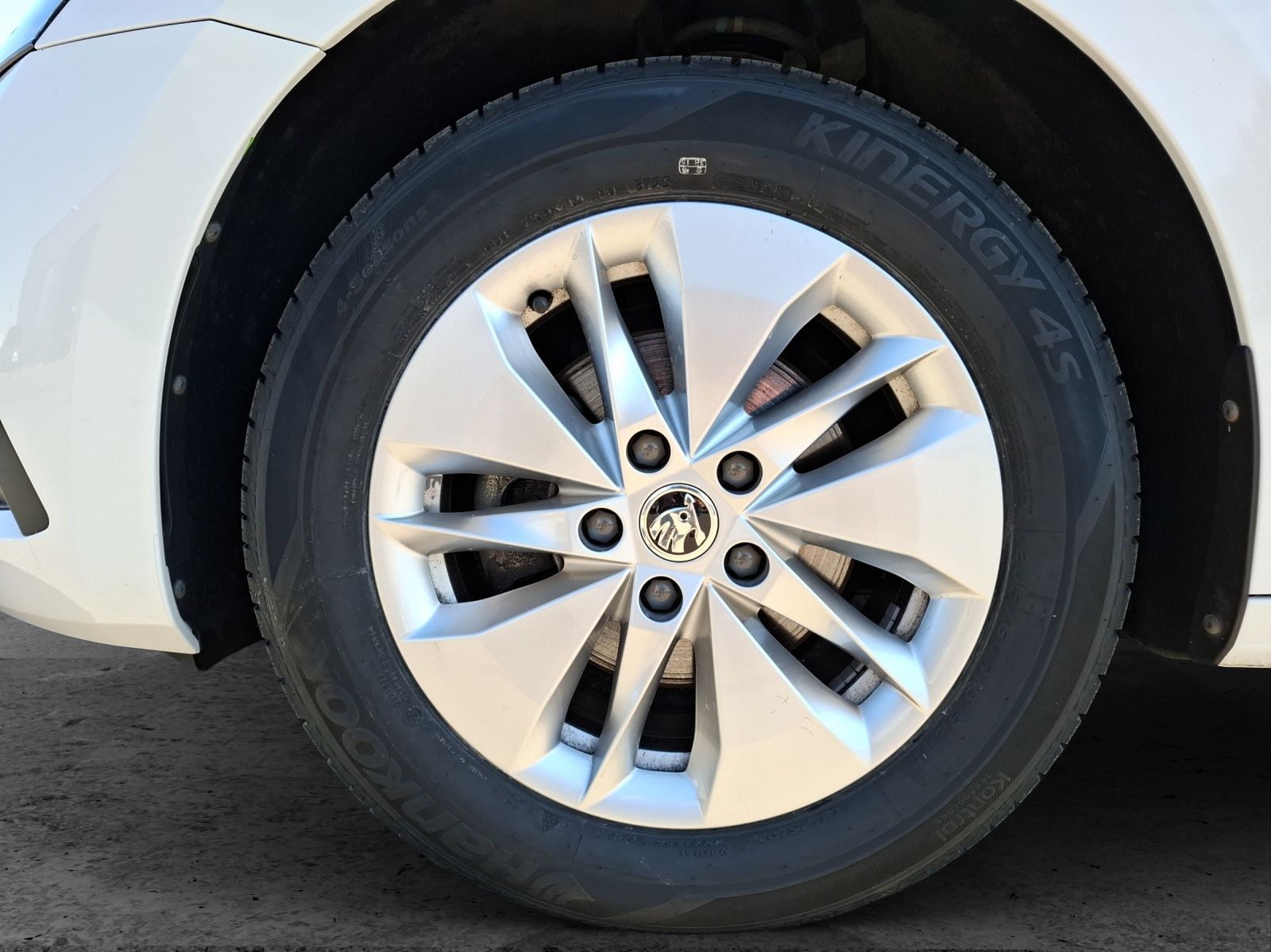 Fahrzeugabbildung SKODA Octavia Combi TDI Ambition DSG LED Navi ACC PDC