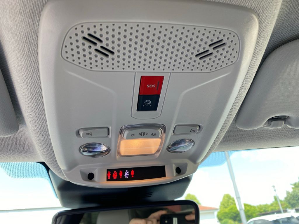 Fahrzeugabbildung Citroën e-C4 Elektro 156 MAX *Cam*Technopak*11 kW*Navi*