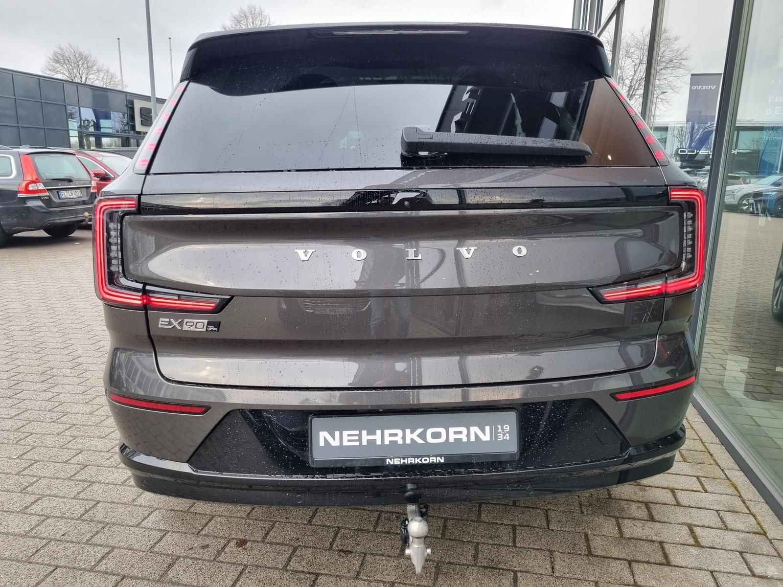 Fahrzeugabbildung Volvo EX90 TWIN AWD Ultra 7-Sitzer 'Ganzjahresreifen,