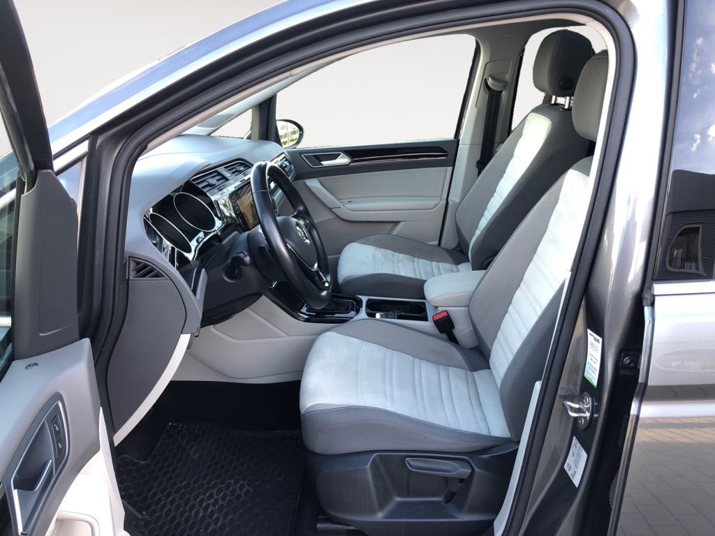 Fahrzeugabbildung Volkswagen Touran 1.4 TSI (BlueMotion Technology) DSG Highl