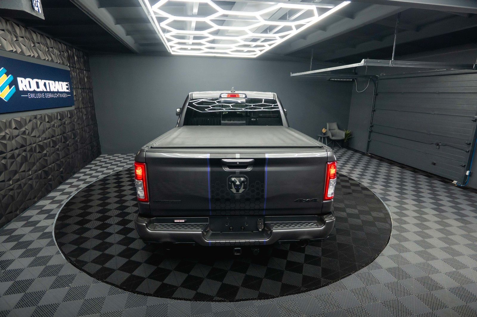 Fahrzeugabbildung Dodge RAM 5.7 V8 HEMI 4x4 OFFROAD Night-Paket *LED*